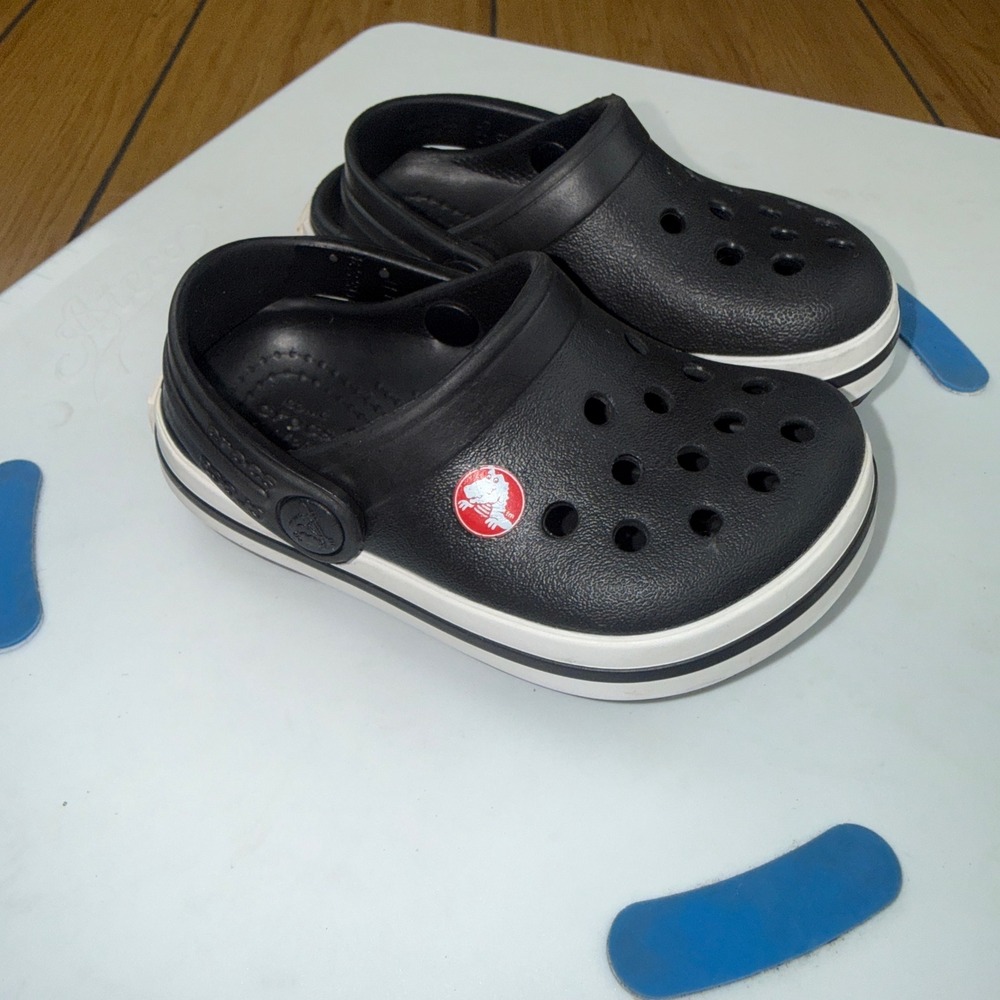 Crocs Toddler Crocband Clog Black‎ White Sporty Sandals Size C5 204537-001
